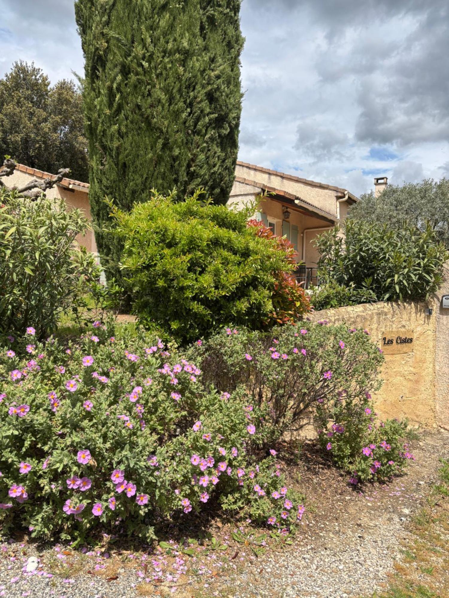 Les Cistes Villa Lioux Exterior photo